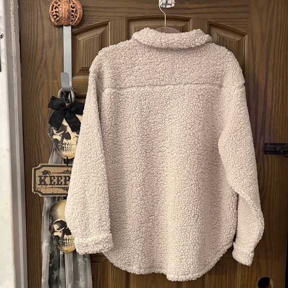 H&M Cream Sherpa Snap Close Jacket - Picture 6 of 6